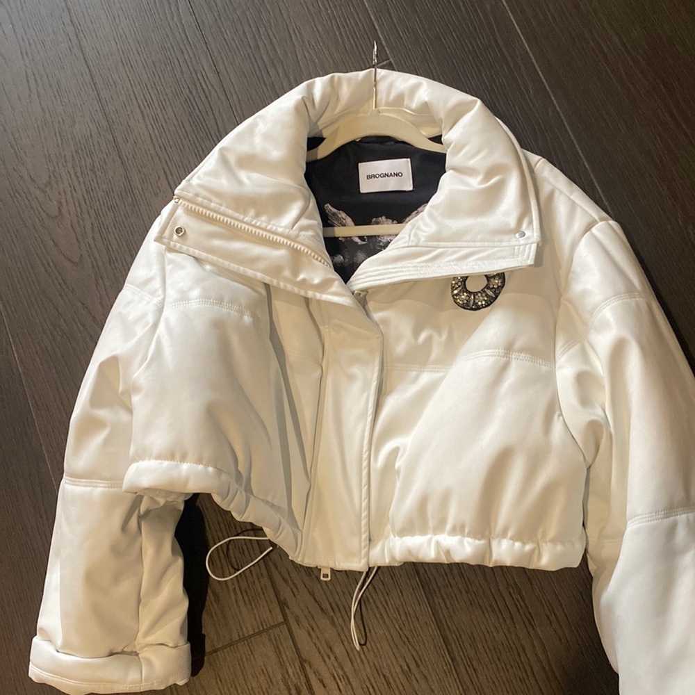 CROPPED PUFFER JACKET IN WHITE - BROGNANO Clothing Brand from Milan, Italy